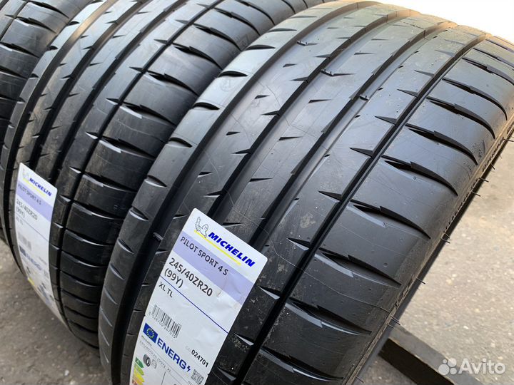 Michelin Pilot Sport 4 S 275/35 R20 и 245/40 R20