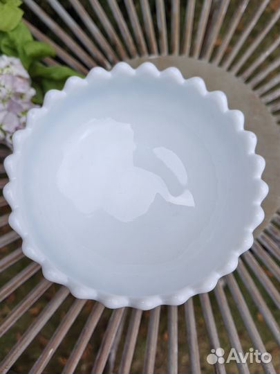 Старинная вазочка на ножке