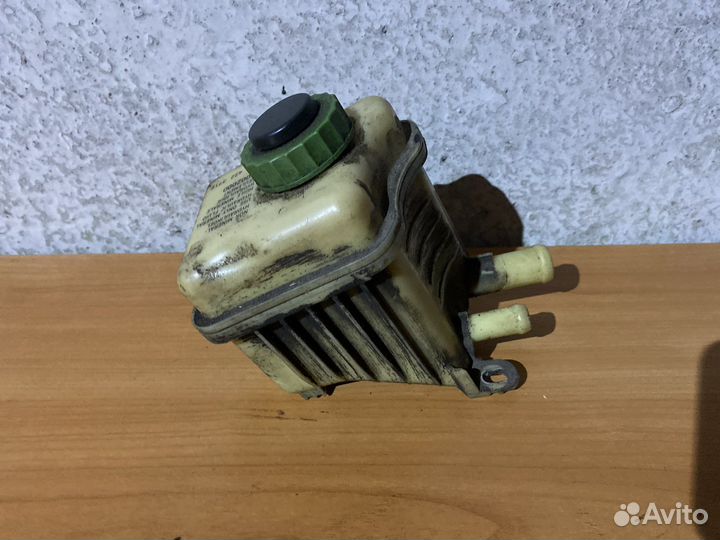 Бачок гидроусилителя Volkswagen Touareg 1