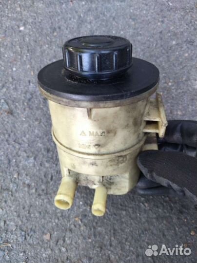 Бачок гур Renault Laguna 2 8200005185