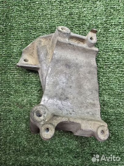 Кронштейн генератора Dodge Stratus EDZ 2