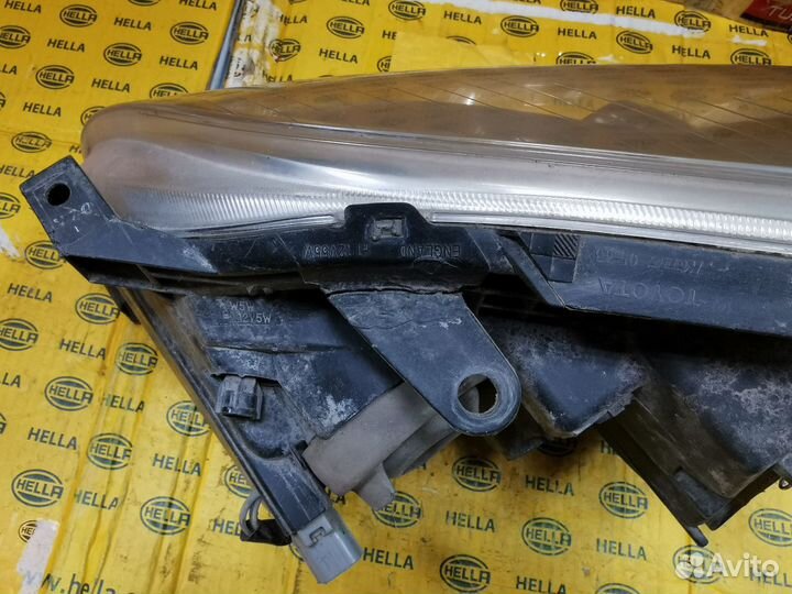 Фара Avensis 2003 (1489)