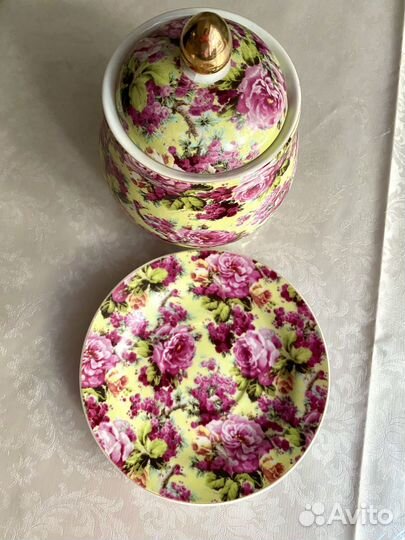 Сахарница,солонка,горшочек.с блюдцем новая