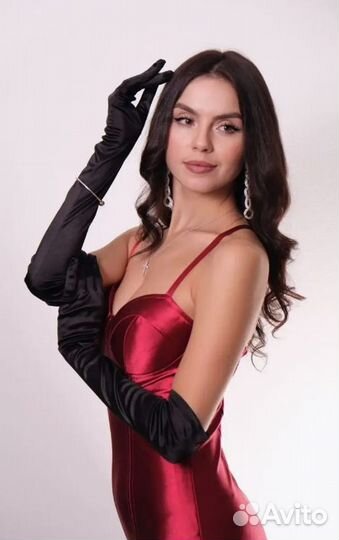 Длинные атласные перчатки