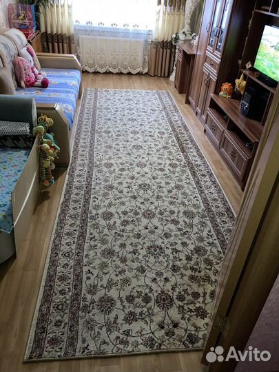 Палас 4.5м * 1.5 м (в хорошем состоянии )