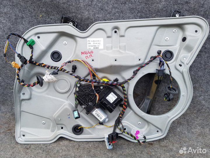 Стеклоподъемник передний правый Skoda Octavia 2