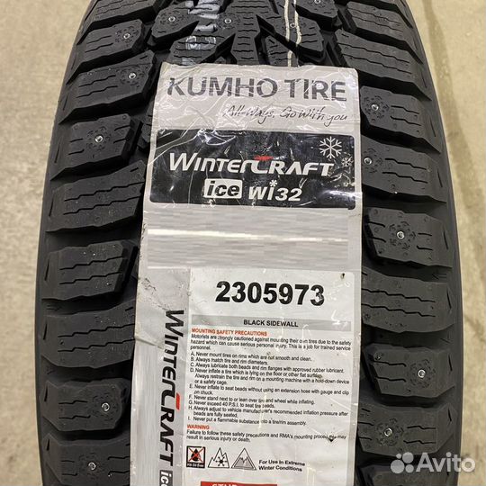 Kumho WinterCraft Ice Wi32 215/50 R17 95T