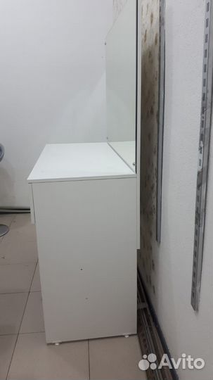 Стол для визажиста