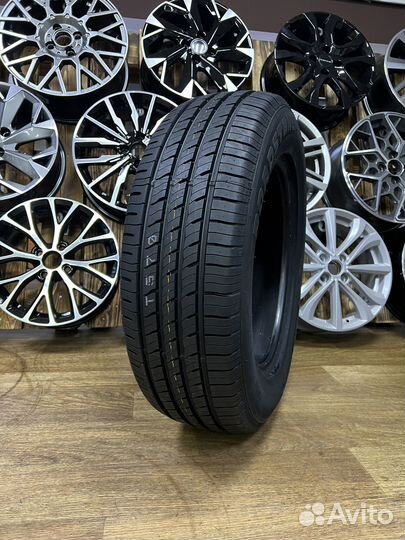 Roadstone N'Fera RU5 235/65 R17 108V