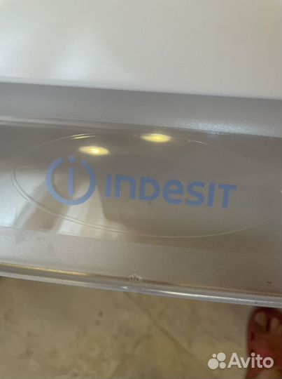 Холодильник indesit