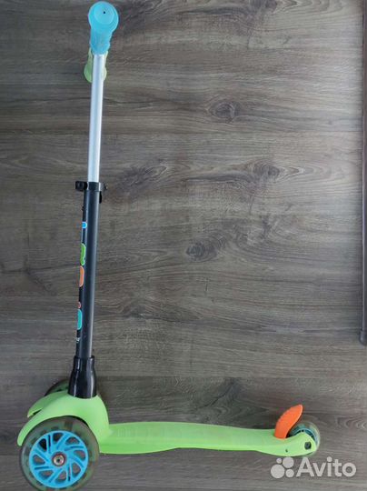 Самокат Trolo Mini трехколесный. Светящиеся колеса