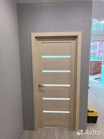 Влагостойкие светлые двери 