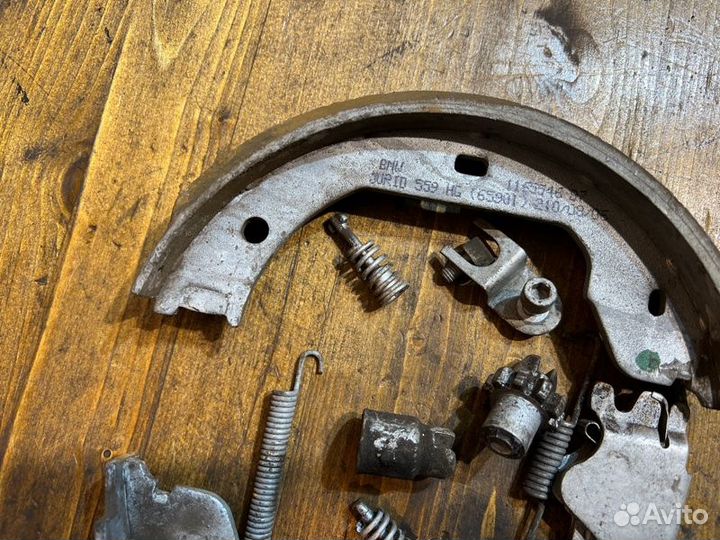 Колодки ручника задние Bmw 5 E60 N52B30 AF 2006