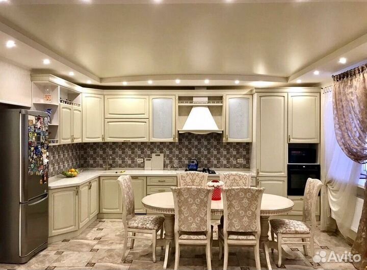 Кухонный гарнитур в классическом стиле на заказ