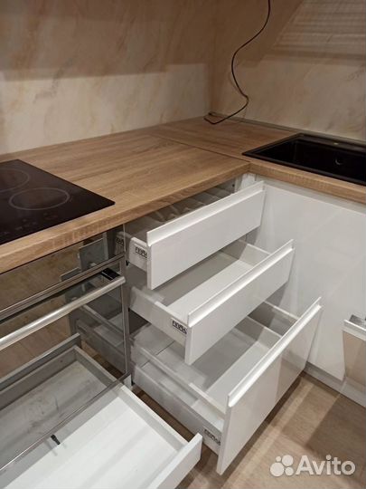 Кухня современная на заказ. Доставка и сборк