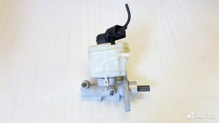 Главный тормозной цилиндр Audi Q7 4L