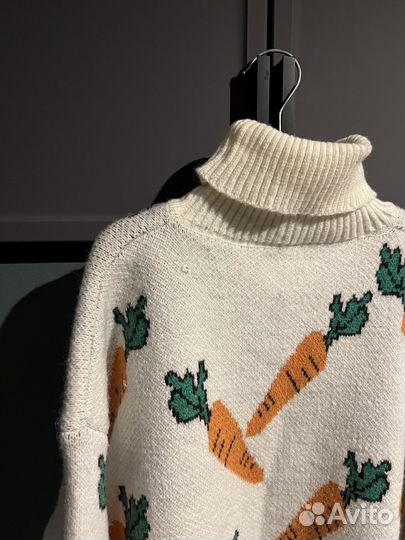 Свитер с морковками