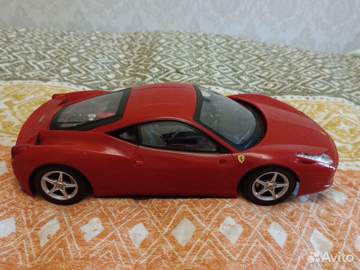 Игрушечная машина ferrari
