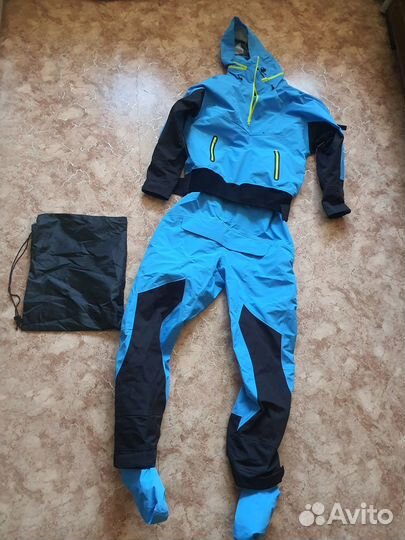 Новый сухой костюм 48 и 50