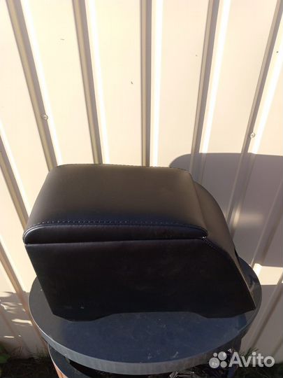 Подлокотник