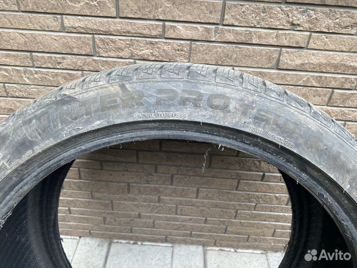 Tourador Winter Pro TSU1 245/40 R20 и 275/35 R20