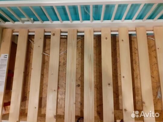 Продам кровать с матрасом и наматрасником