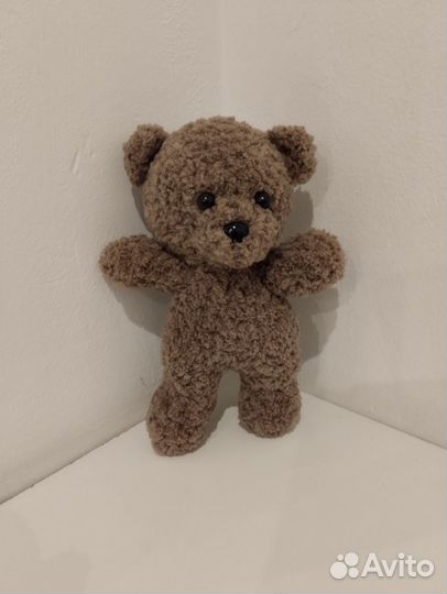 Вязаная игрушка. Мишка Тедди. 16-17 см