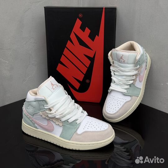 Кроссовки Nike Air Jordan 1 Mid SE 'Pink Oxford'