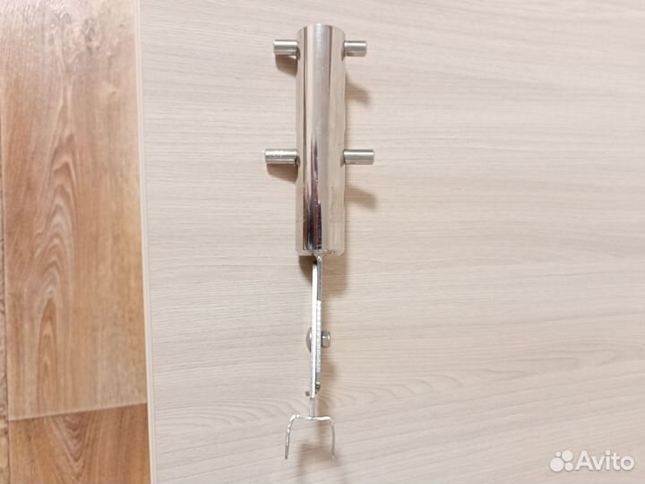 Крепление датчика эхолота