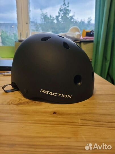 Шлем защитный детский reaction