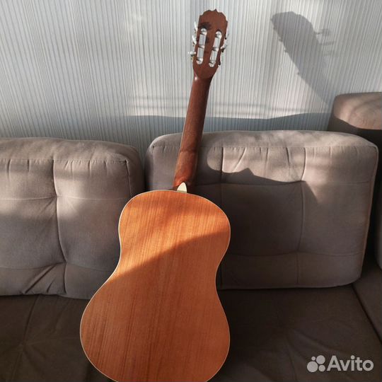 Классическая гитара шестиструнная