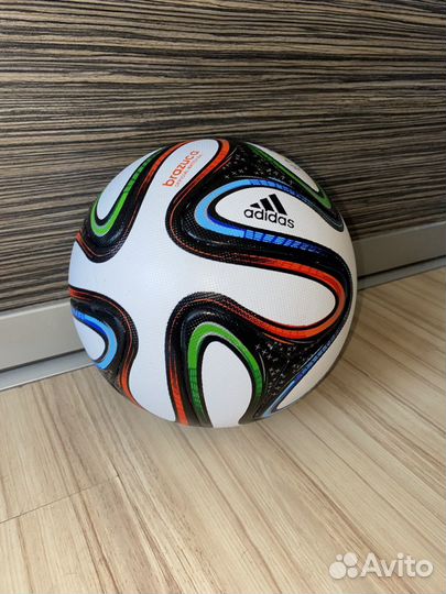 Футбольный мяч adidas brazuca размер 5