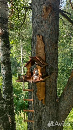 Кормушка для белок и птиц