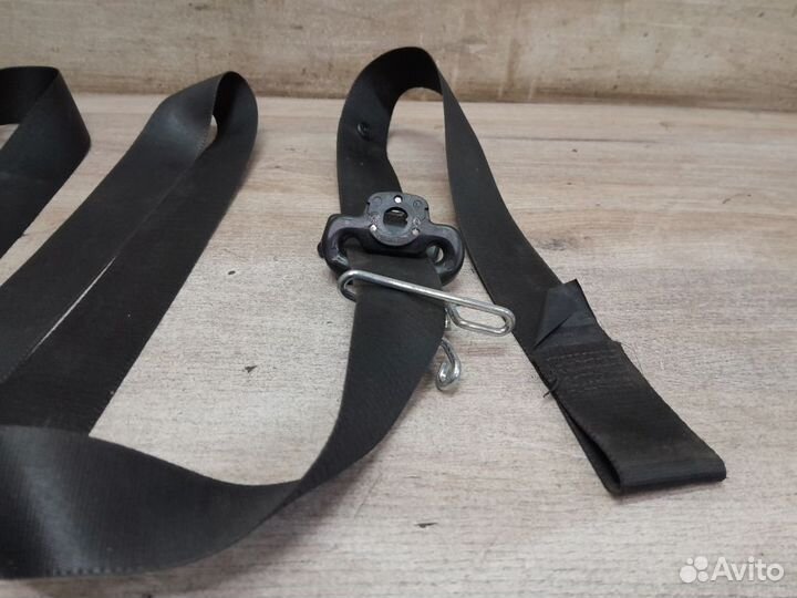 Ремень безопасности правый Ford Fiesta Mk5 (2002—2