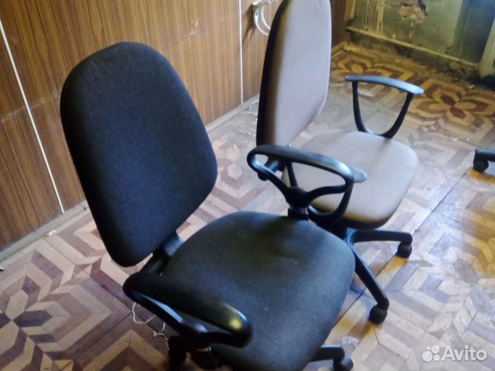 Стул с ручками для офиса и дома