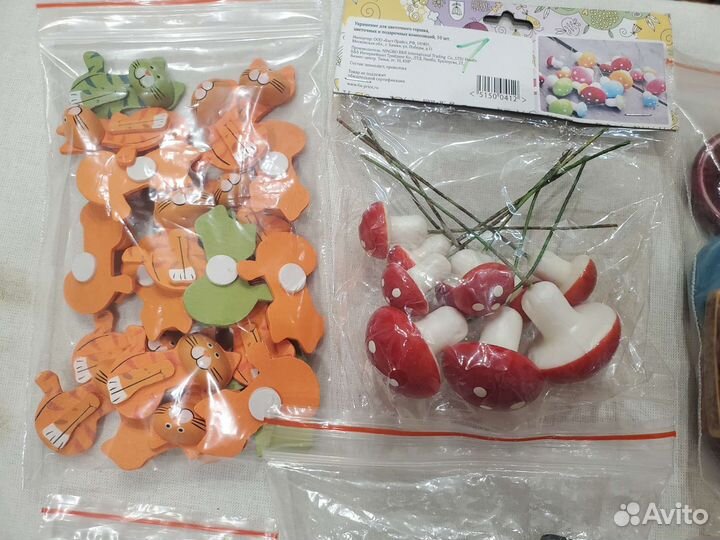 Лот для творчества: пуговицы, ленты, аппликации