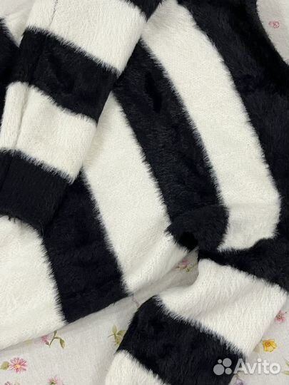 Свитер мягкий черно-белая полоска