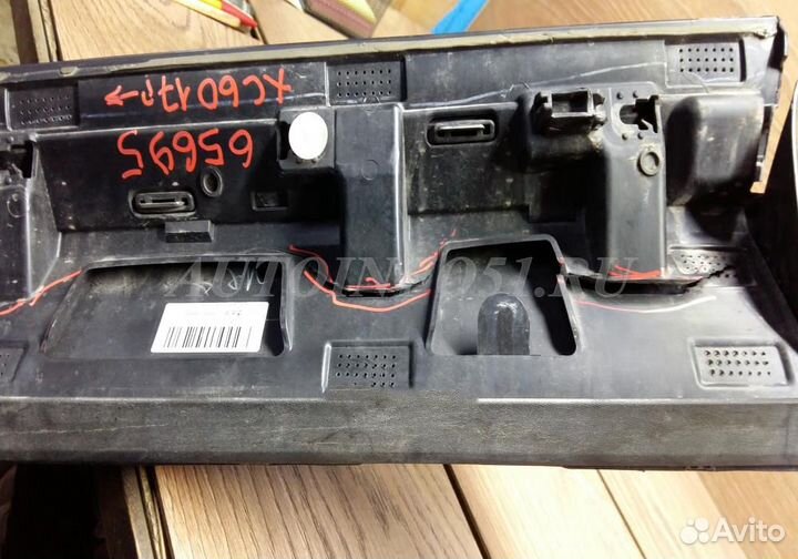 Накладка двери передней правой Volvo XC60 2017