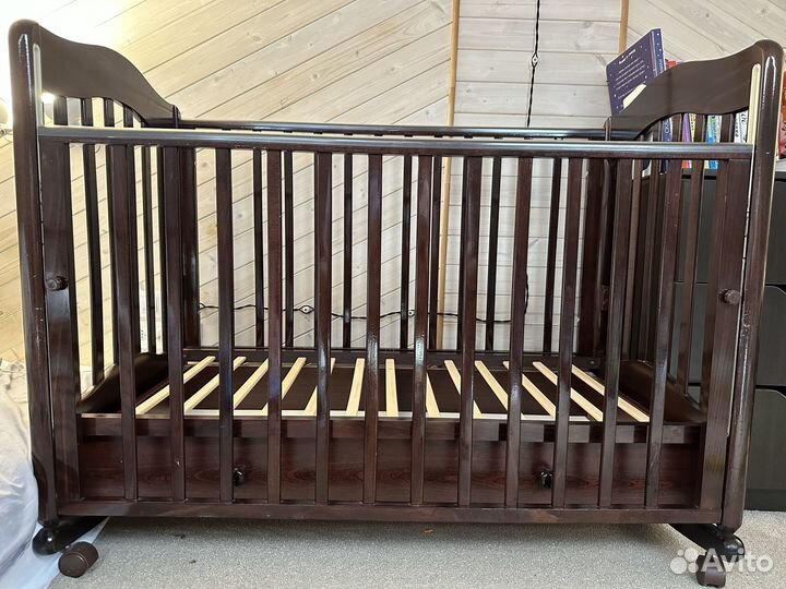 Кроватка Ванечка и комплект белья