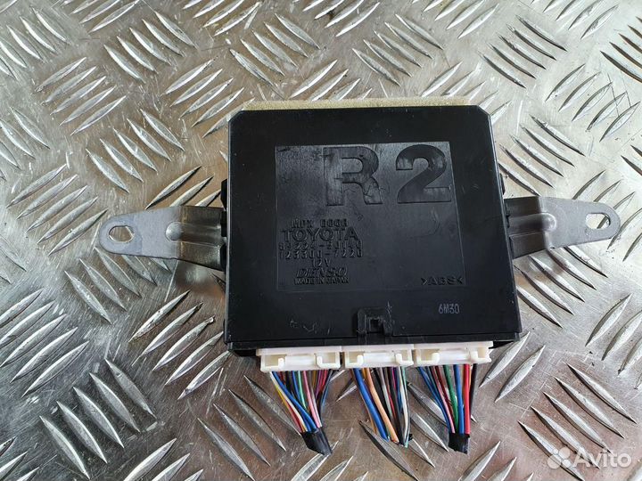 Модуль управления двери задней правой Lexus LS 4