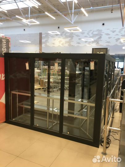 Угловой холодильник для цветов