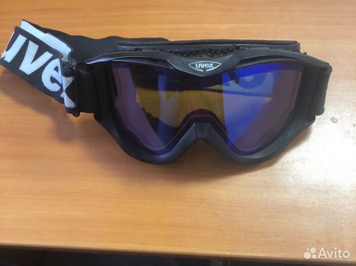 Горнолыжные очки uvex