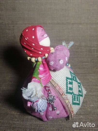 Кукла оберег Травница с вышивкой