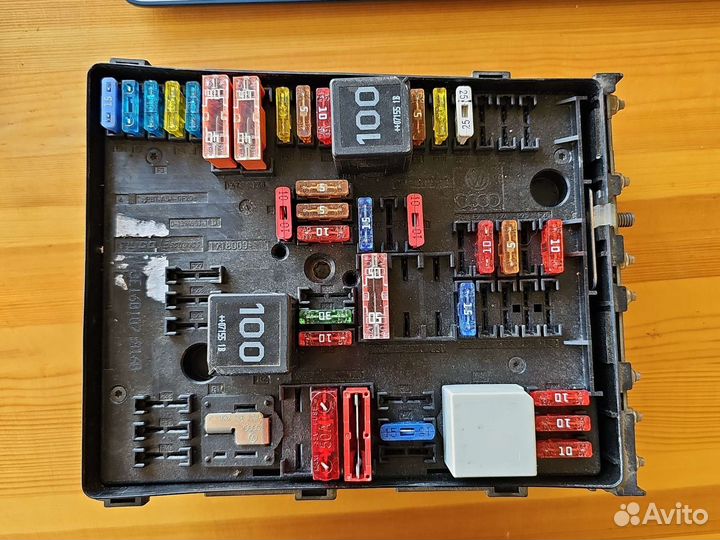 Блок предохранителей VW Passat B6