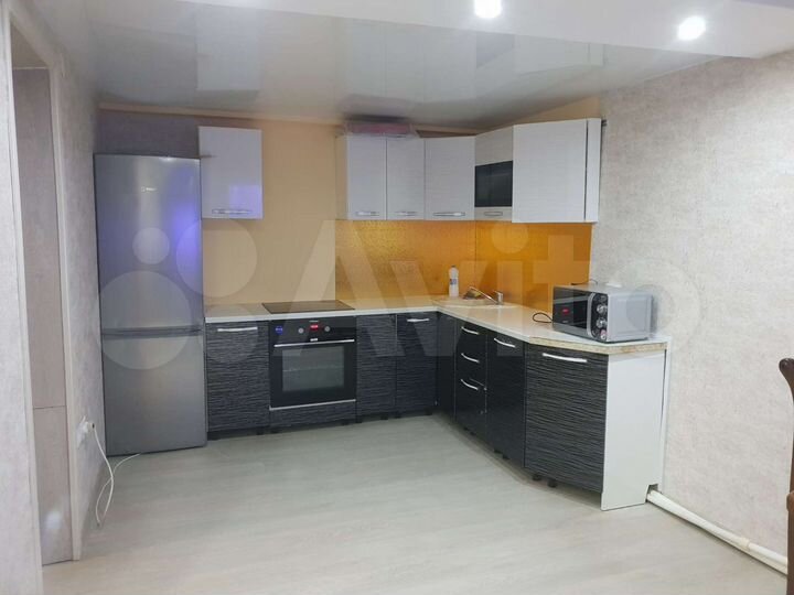 2-к. квартира, 81 м², 1/2 эт.