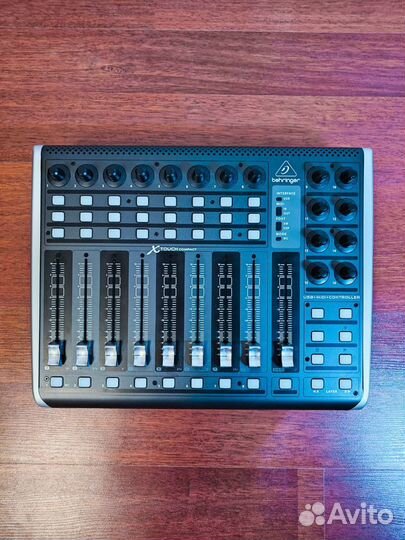 Behringer X-Toutch Compact (Контроллер)