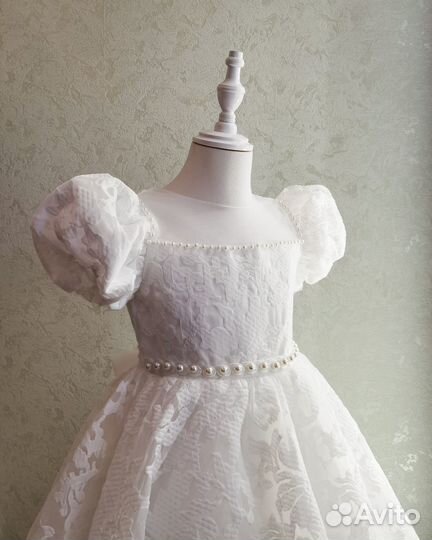 Нарядное белое платье для девочки 140