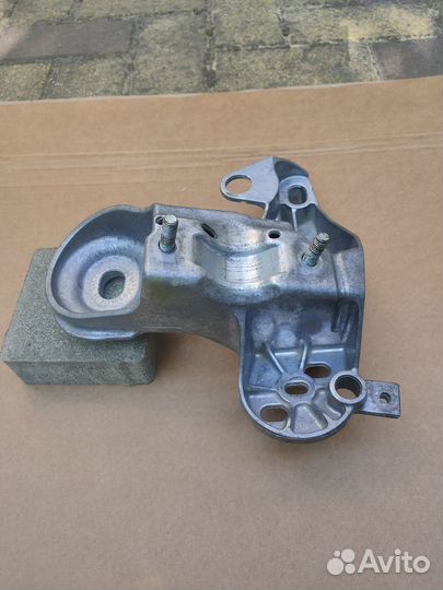 Кронштейн опоры двигателя правый audi a6 c5