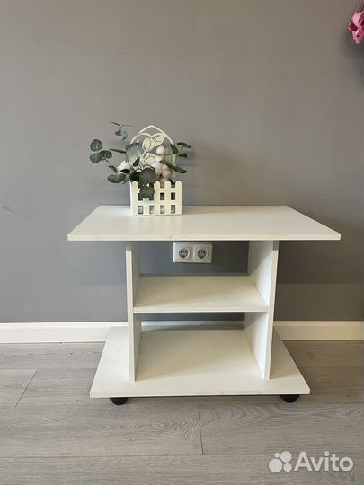 Тумба на колесах