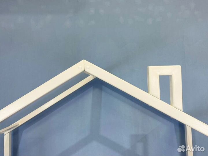 Детская односпальная кровать домик